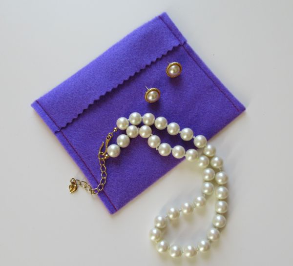 Sew a 3-Minute Felt Pouch for Jewelry or Gifts - Threads