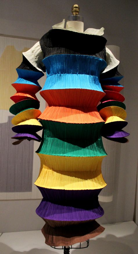 Curved pleats for Issey Miyake Spring 2016 Collection.