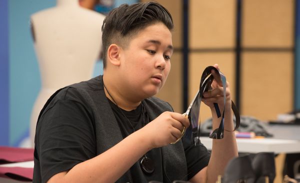 Project runway junior episode 8 Zachary in workroom