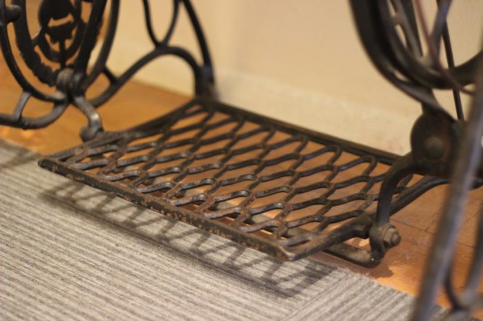 Treadle machine foot peddle