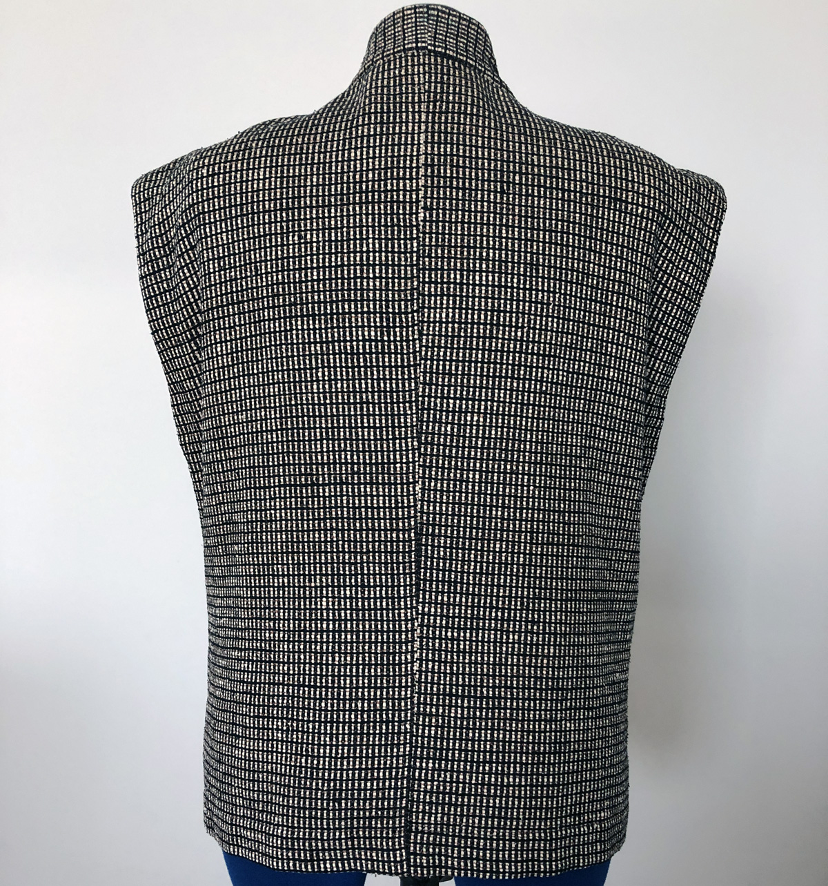 Fitting Solutions: Add Subtle Shaping to Straight Garments - Threads Fitting Solutions: Add Subtle Shaping to Straight Garments - Threads