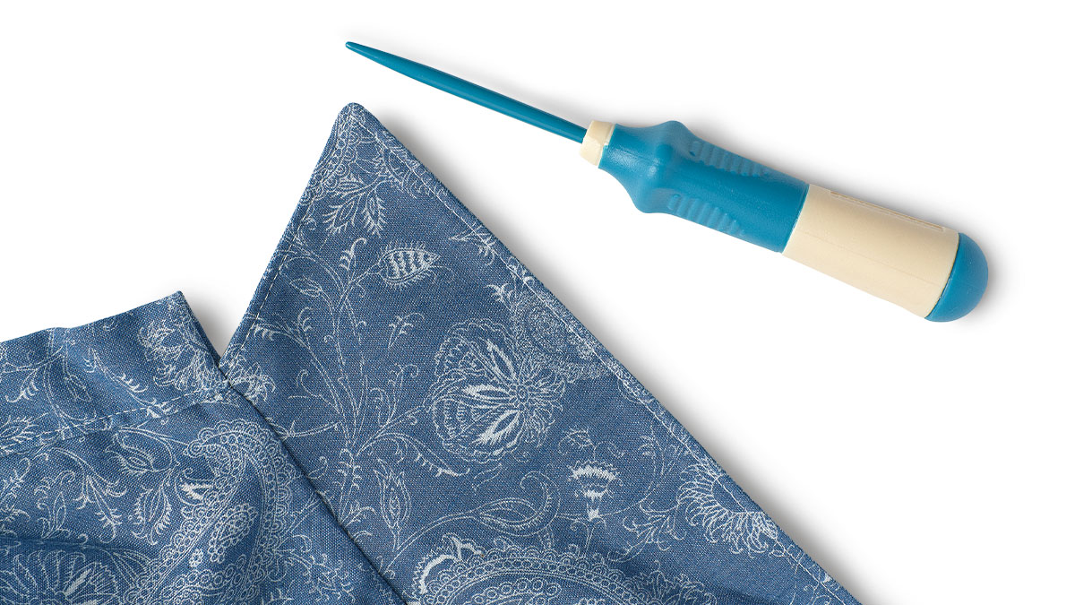 Using a sewing stiletto. Sewing tools and gadgets 