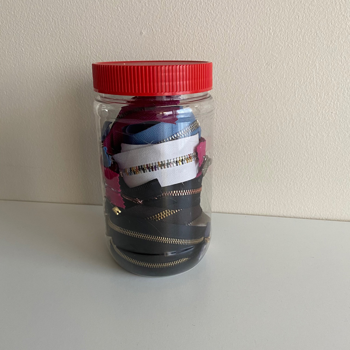 Organization tips: zippers in a jar