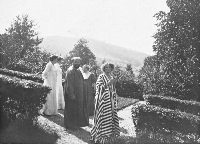 Emilie Flöge with her two sisters, mother, and Gustav Klimt