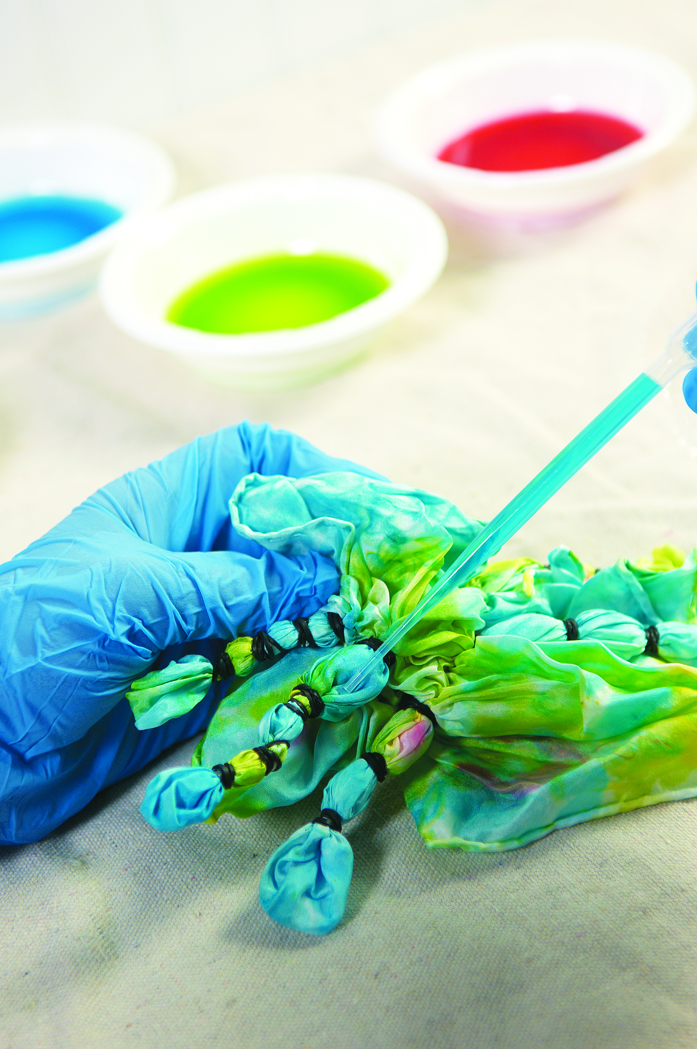 Apply dye to the wrapped sections, using a pipette.