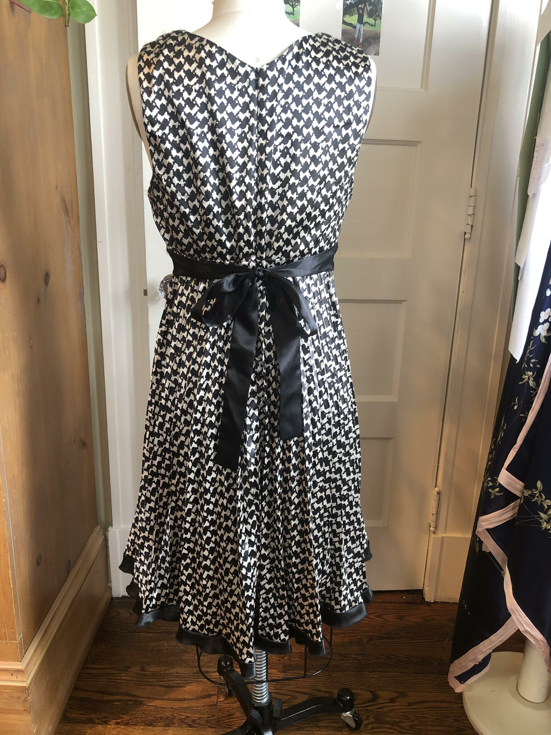 Ready-to-wear dress in black and white print