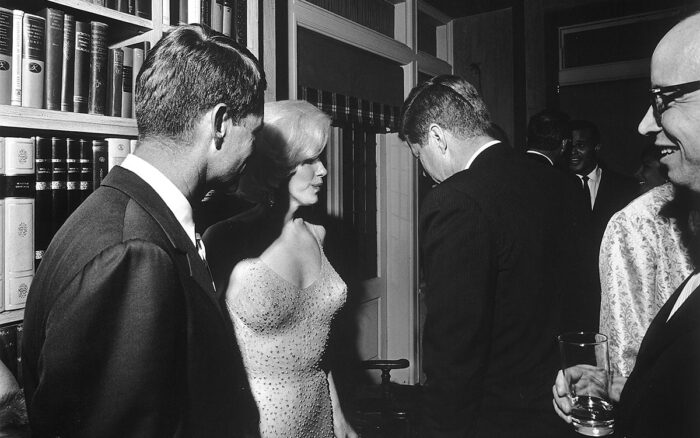 Marilyn Monroe wearing the naked dress, with President Joh F. Kennedy and Attorney General Robert Kennedy in 1962 